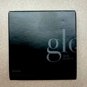 Glo skin beauty bronzer in Sunlight